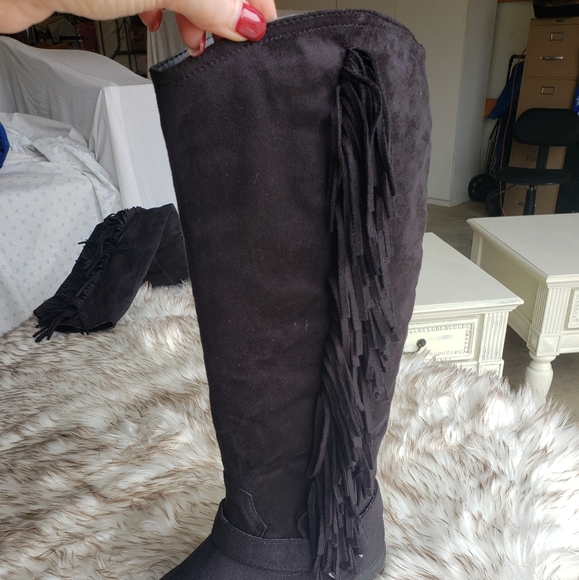 Tall black boots with fringe - Picture 4 of 4